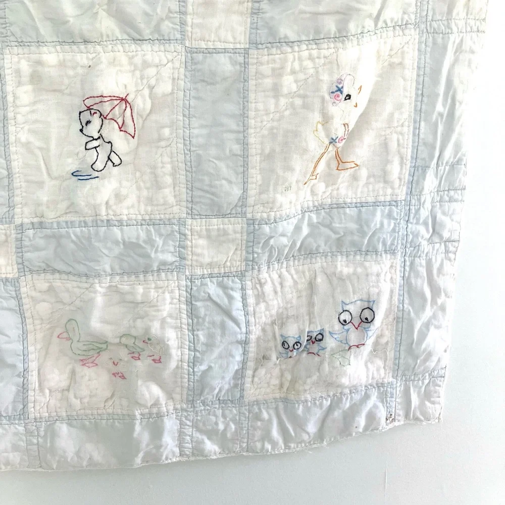 Vintage 40’s embroidered animals baby quilt blanket